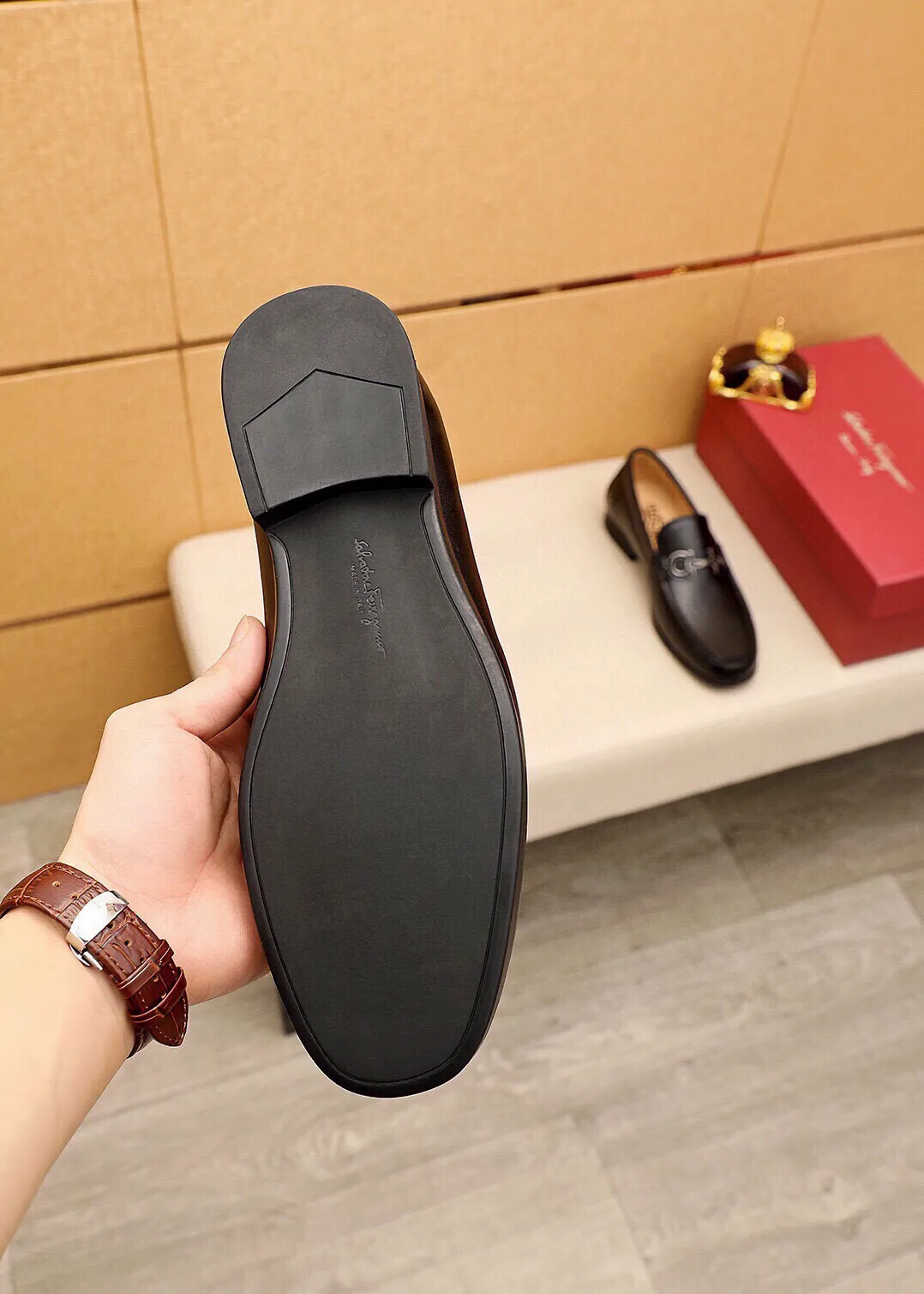Men's shoes 💰480 💐 Product trademark: Ferragamo "Ferragamo" casual leather shoes Regular size: 38-44 (45🉑️customized) Product materials: Selected imported first-layer calfskin upper + luxury hardware buckle, imported water-dyed cow leather lining. Strong three-dimensional visual effect, original outsole color: 4⃣️seed leather materials available